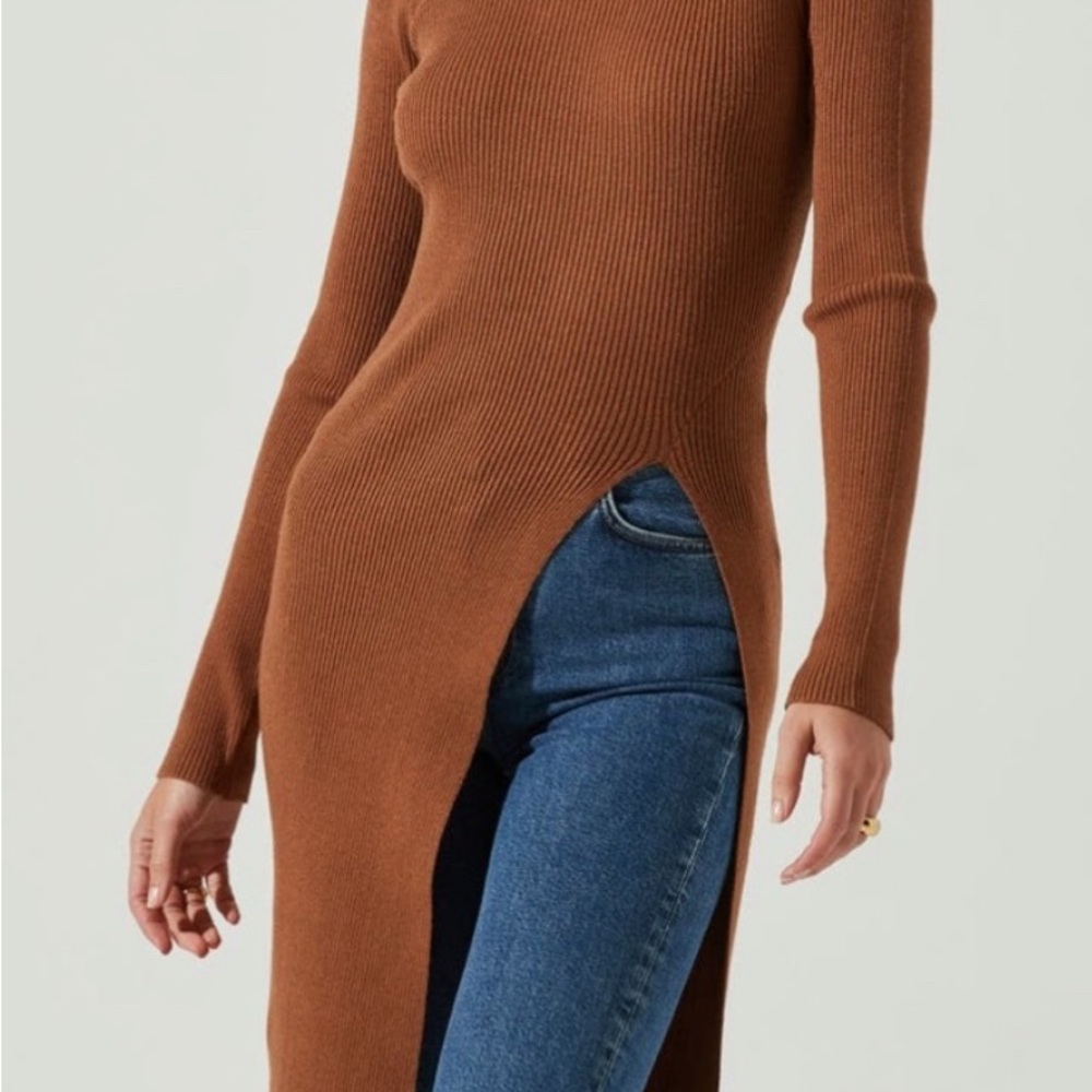 ASTR The Label High Slit Long Brown Women’s Sweater